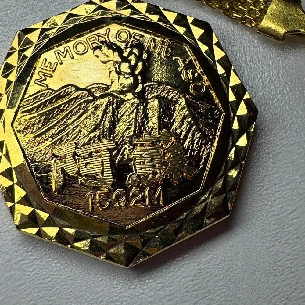 Mount Unzen Japan Volcano Key Chain‎ 24KGP IWASAKI Gold Tone